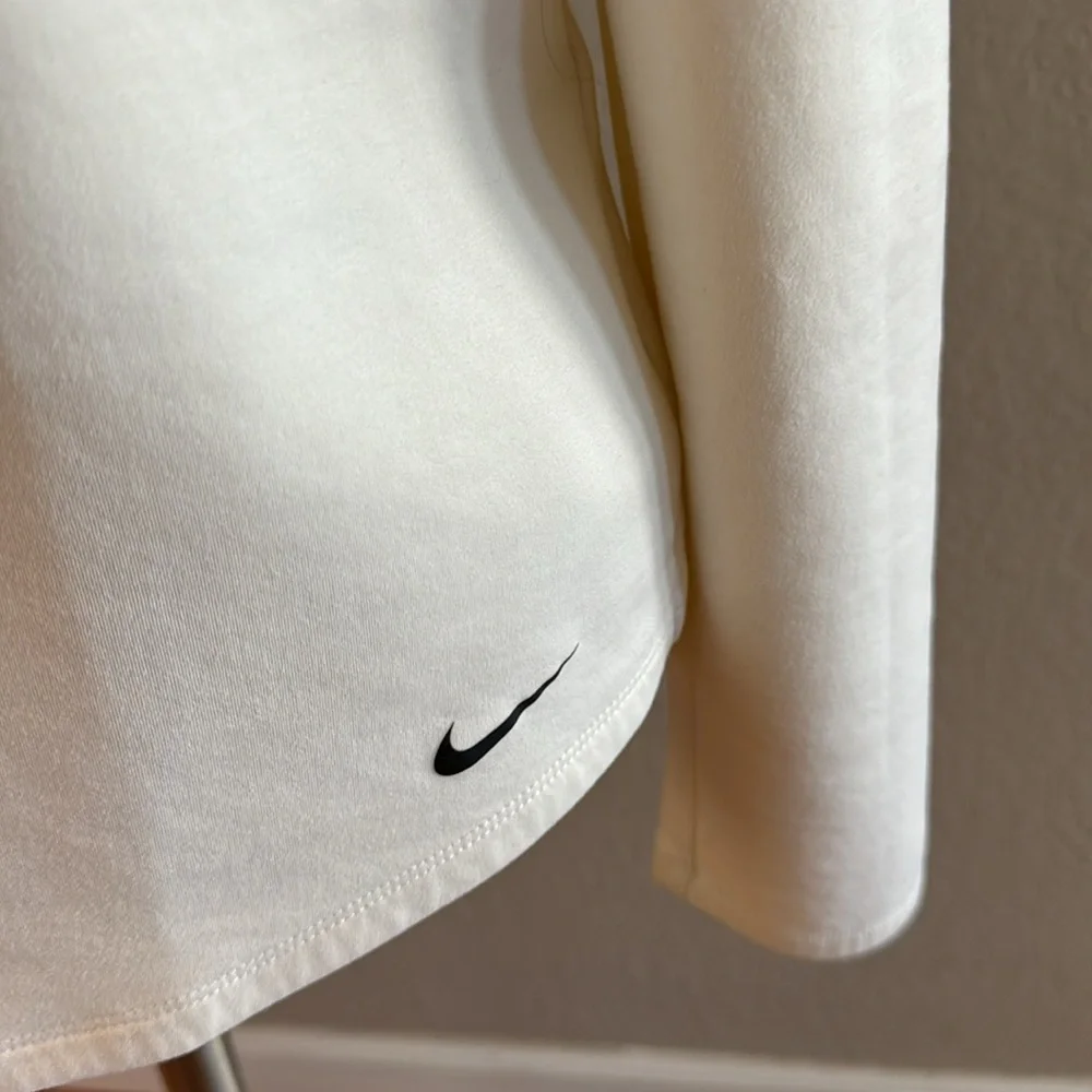Nike women’s therma fit‎ medium